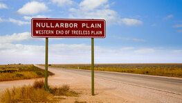 Think-Australia-South-Nullarbor-179304385-travellinglight-copy.jpg