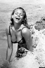 Honor Blackman about 1963.jpg