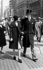 Crowded, little Old New York, 1928.jpg