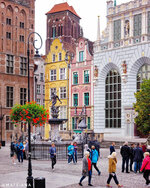 St.-Mary-Artus-Court-Fountain-of-Neptune-and-Ratusz-Gdansk-Poland.jpg