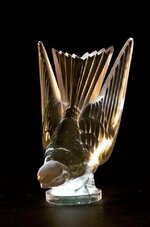 Lalique car mascot  l' Hirondelle, 1928 .jpg