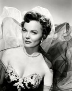Wanda Hendrix late 40s.jpg