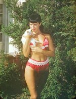 34 Amazing Old Photos Of Past Iconic Legends With Their Cats.jpg