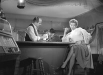 Evelyn Keyes '99 River Street'.jpg