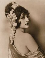 Carmel Myers, 1920.jpg